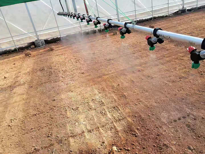 温室自动喷灌机