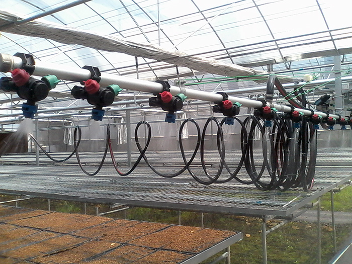 温室自动喷灌机