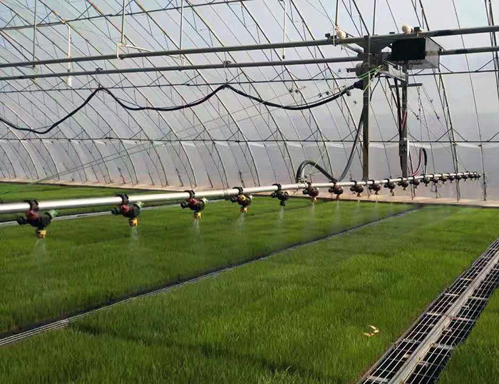 温室自动喷灌机